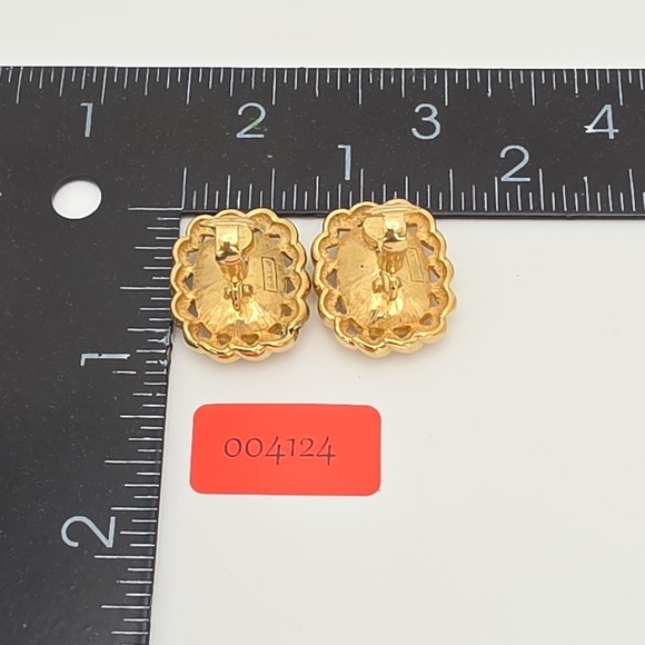 Vintage SWAROVSKI Signed Earrings Green Crystal 18k Yellow Gold Plate Clip-On - Picture 13 of 13